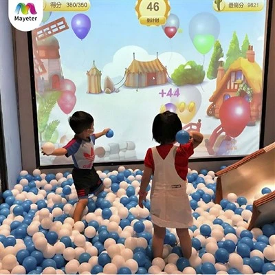 Proyector interactivo para niños en interiores con proyección de juegos